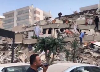 Videos muestran tsunami y colapso de edificios tras terremoto en Grecia y Turquía