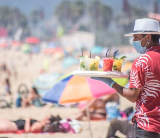 Gobierno anuncia “Plan de Vacaciones” para comunas en Fase 2: un solo permiso y destino único