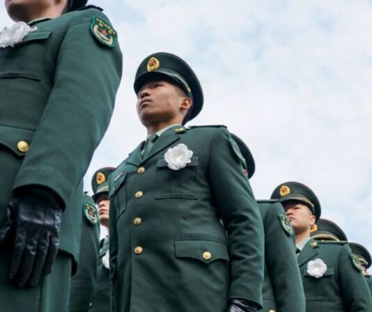 Jefe de Inteligencia de EEUU acusa que China ha experimentado para desarrollar “súper soldados”