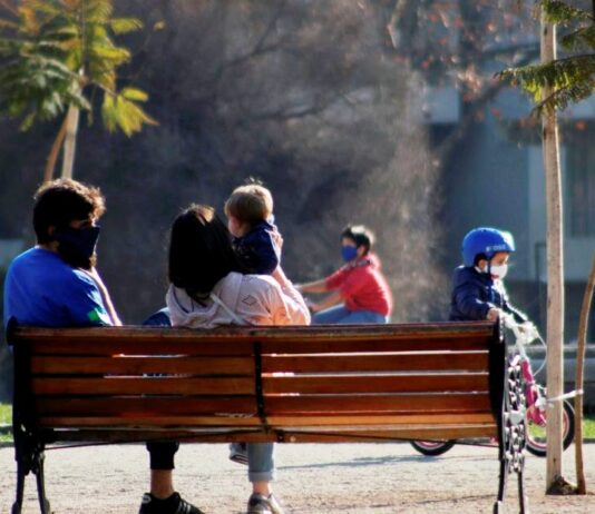 $200 mil mensual: abren postulación a bono para mamás que trabajan y tienen hijos menores de 2 años