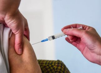 Vacunados en Chile superan los 71 mil a horas de iniciado el proceso masivo de inoculación