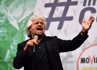 Fundador de partido italiano defiende a su hijo sospechoso de violación grupal y cuestiona a víctima