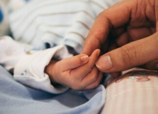 Confirman caso con variante Delta en bebé de San Felipe que llegó con su familia desde EEUU