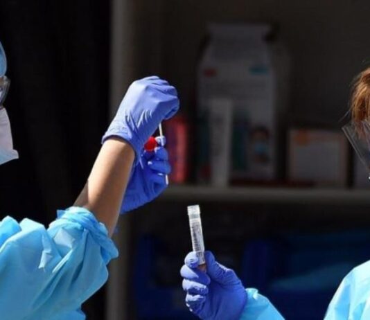 Chile marca el mejor nivel de casos activos en más de 500 días y ocupación UCI cae de 700 pacientes