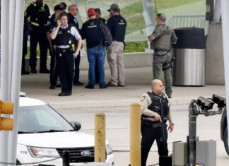Reportan que un policía y su atacante murieron durante tiroteo frente al Pentágono
