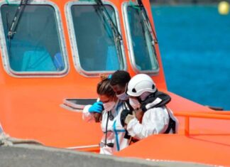 Encontrados vivos 14 inmigrantes dados por muertos en un naufragio en España