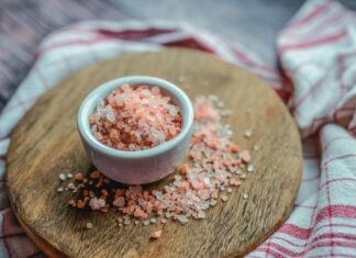 ¿Sal del Himalaya o sal de mesa?: Descubre cuál es la mejor alternativa para la salud