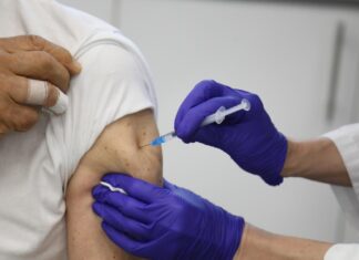 Virus respiratorios en Chile: alza de casos, vacunación y vacaciones de invierno en las escuelas